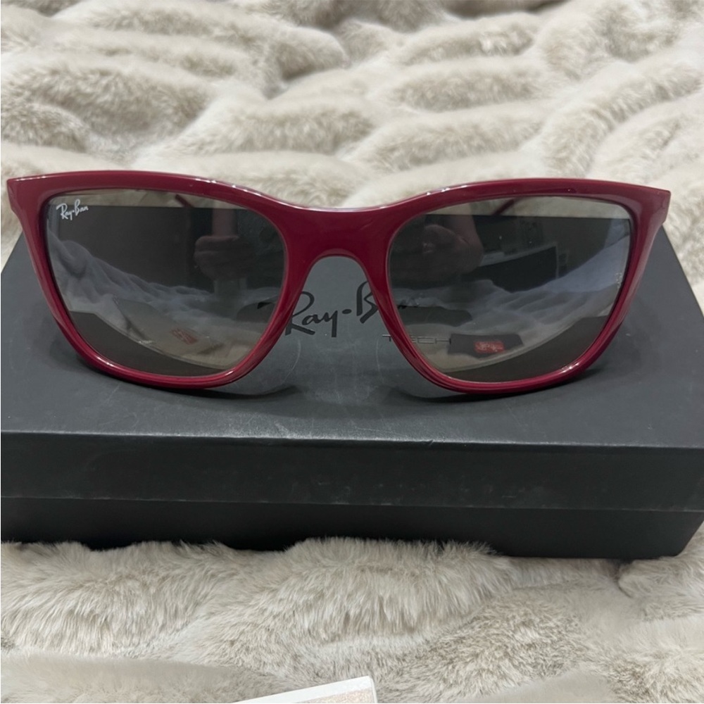 Women’s Ray Ban sunglasses New in Box